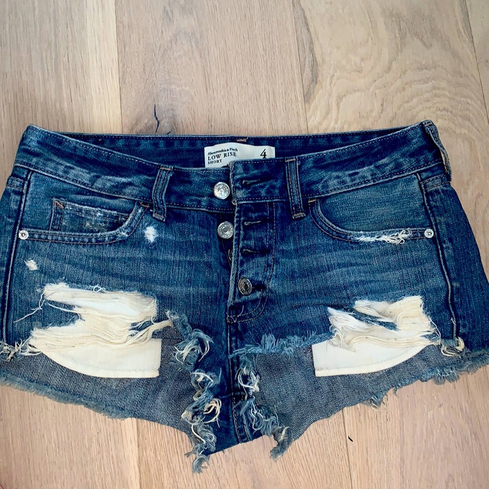 Abercrombie Size 4/27 denim low rise shorts